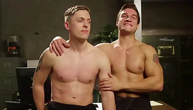 BDSM cop releases prisoner for cocksucking